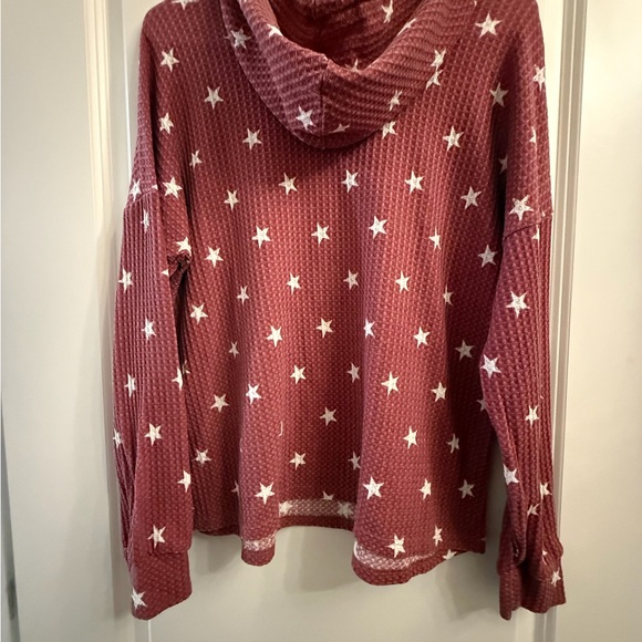 Light Hooded Red With White Star Sweater - Picture 3 of 3